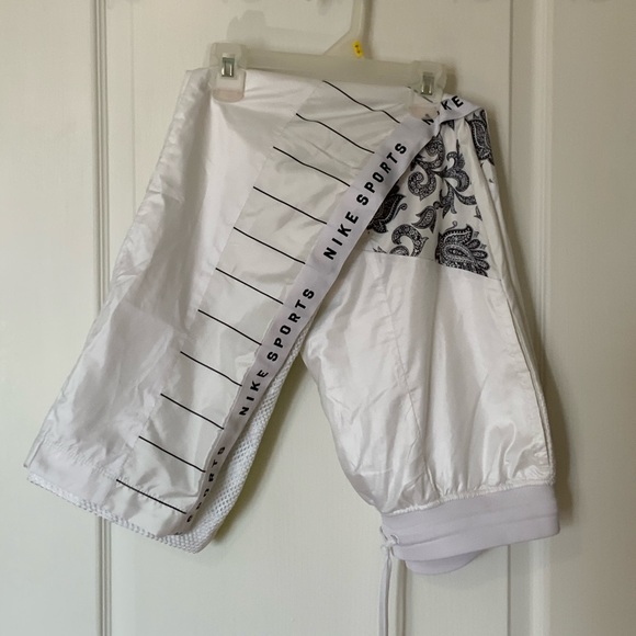 NIKE Womens Pants Medium EUC🌼 - Picture 3 of 8